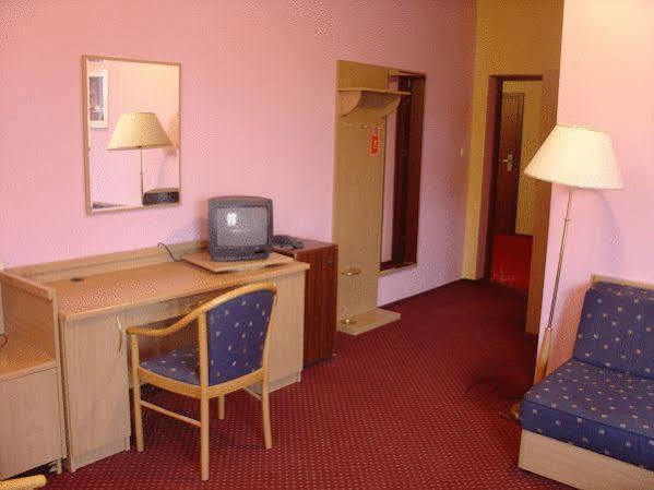 Rezydencja Parkowa Hotel Warsaw Ngoại thất bức ảnh